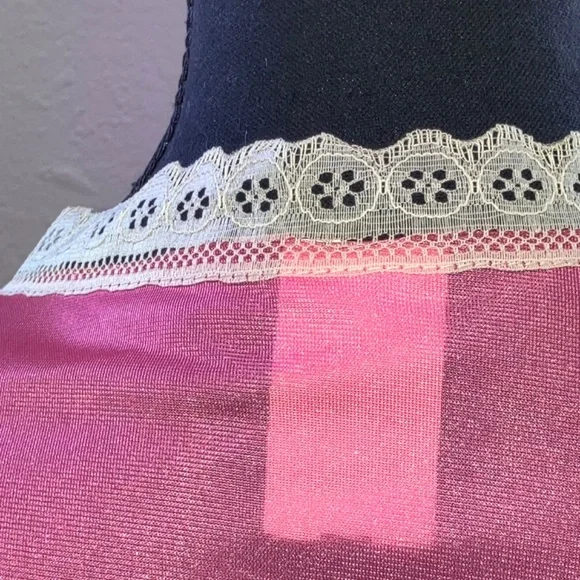 Vintage pink with lace robe - Picture 12 of 14